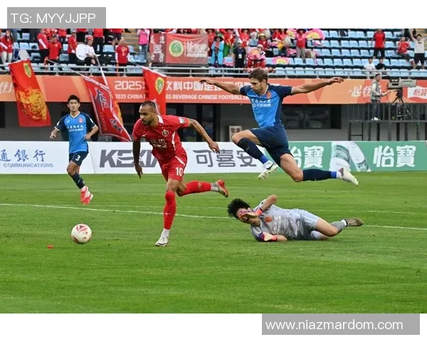 重庆网球队战术揭秘：网球巨献背后的策略与训练之道