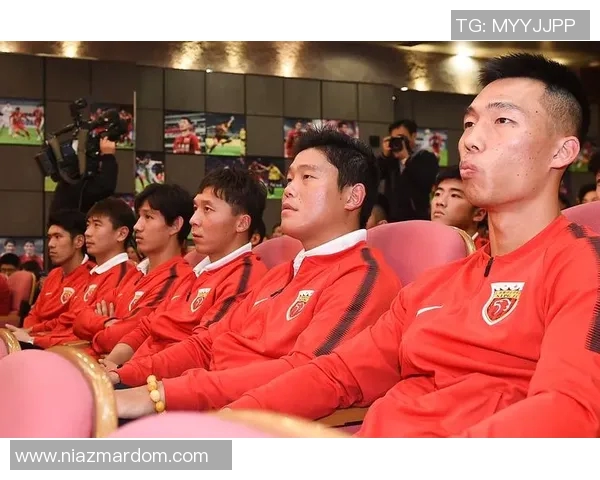 上海排球队灵活性引发热议球迷对战术调整的看法与争论